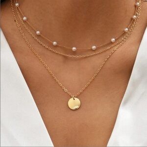 Last one!🆕Minimalist 2 pc layered Gold chain and pearl style detail necklace